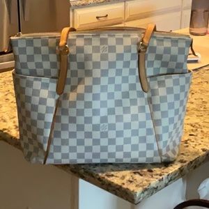 Authentic Louis Vuitton Monogram Purse